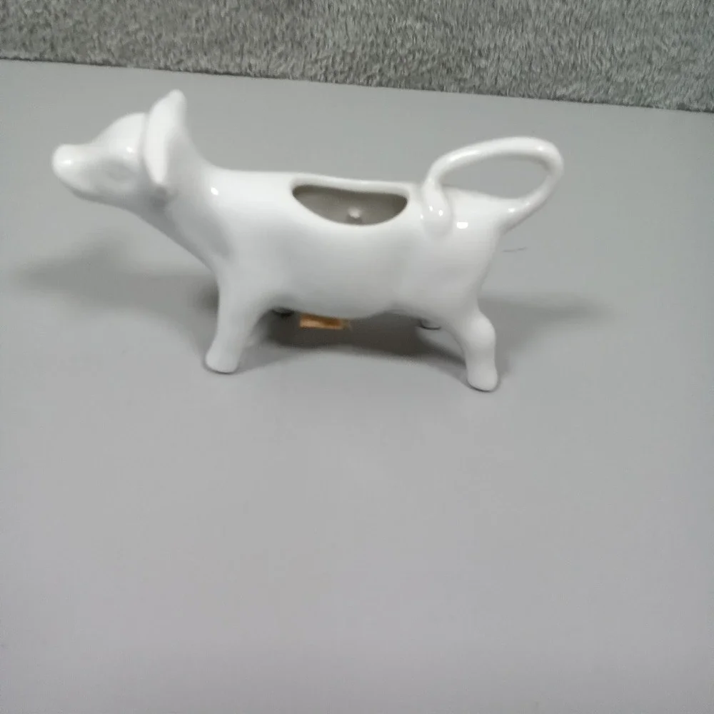 White Ceramic Cow Creamer Pitcher Farmhouse‎ Figural Milk Dispenser 6.5 Inch